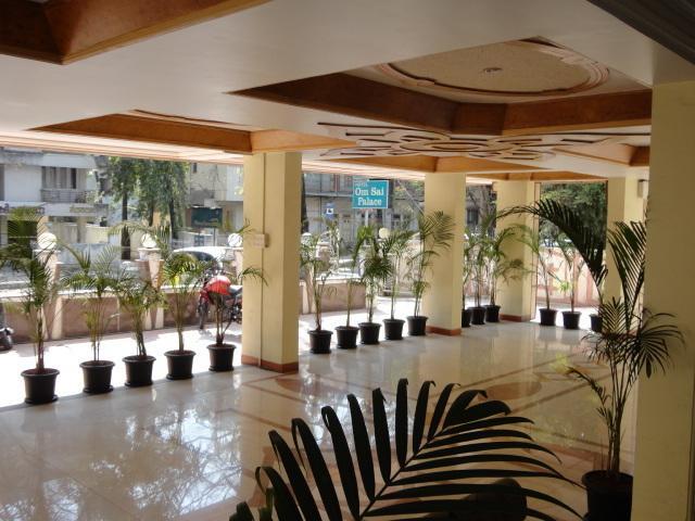 Om Sai Palace Hotel Púna Kültér fotó