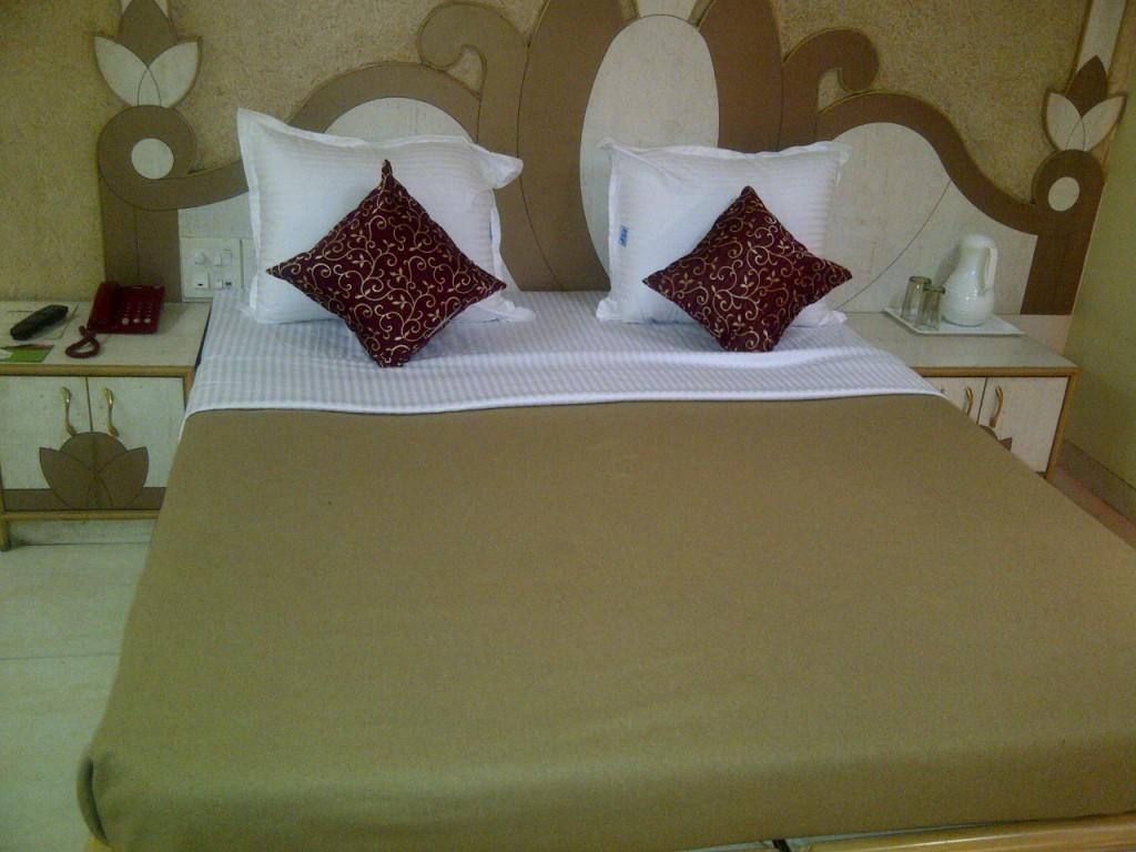 Om Sai Palace Hotel Púna Szoba fotó